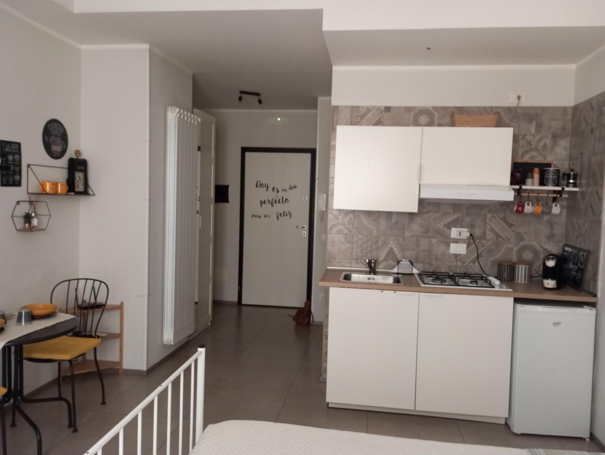 Holidaystudio Appartamento In Centro 萨莱诺 外观 照片