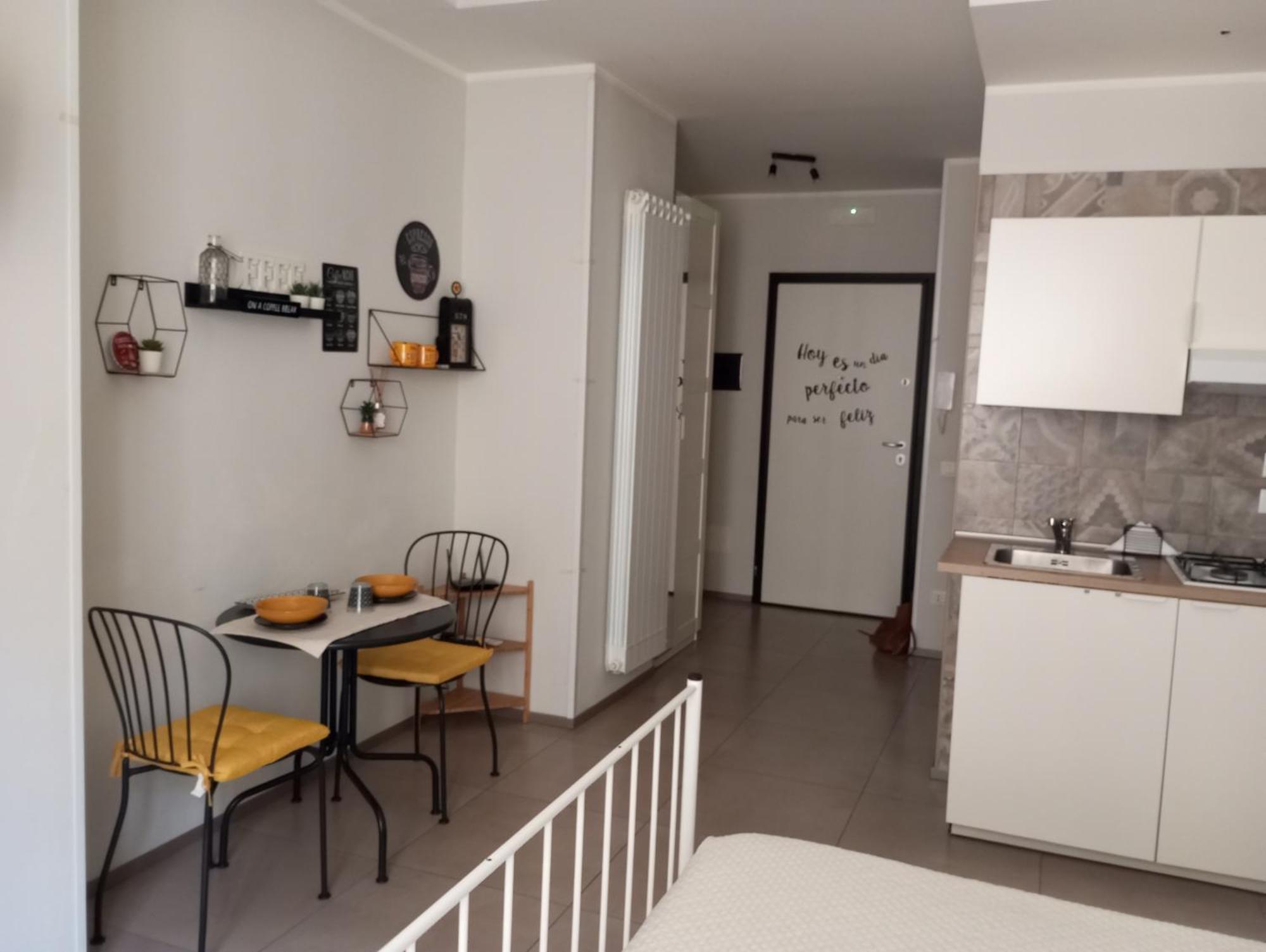 Holidaystudio Appartamento In Centro 萨莱诺 外观 照片